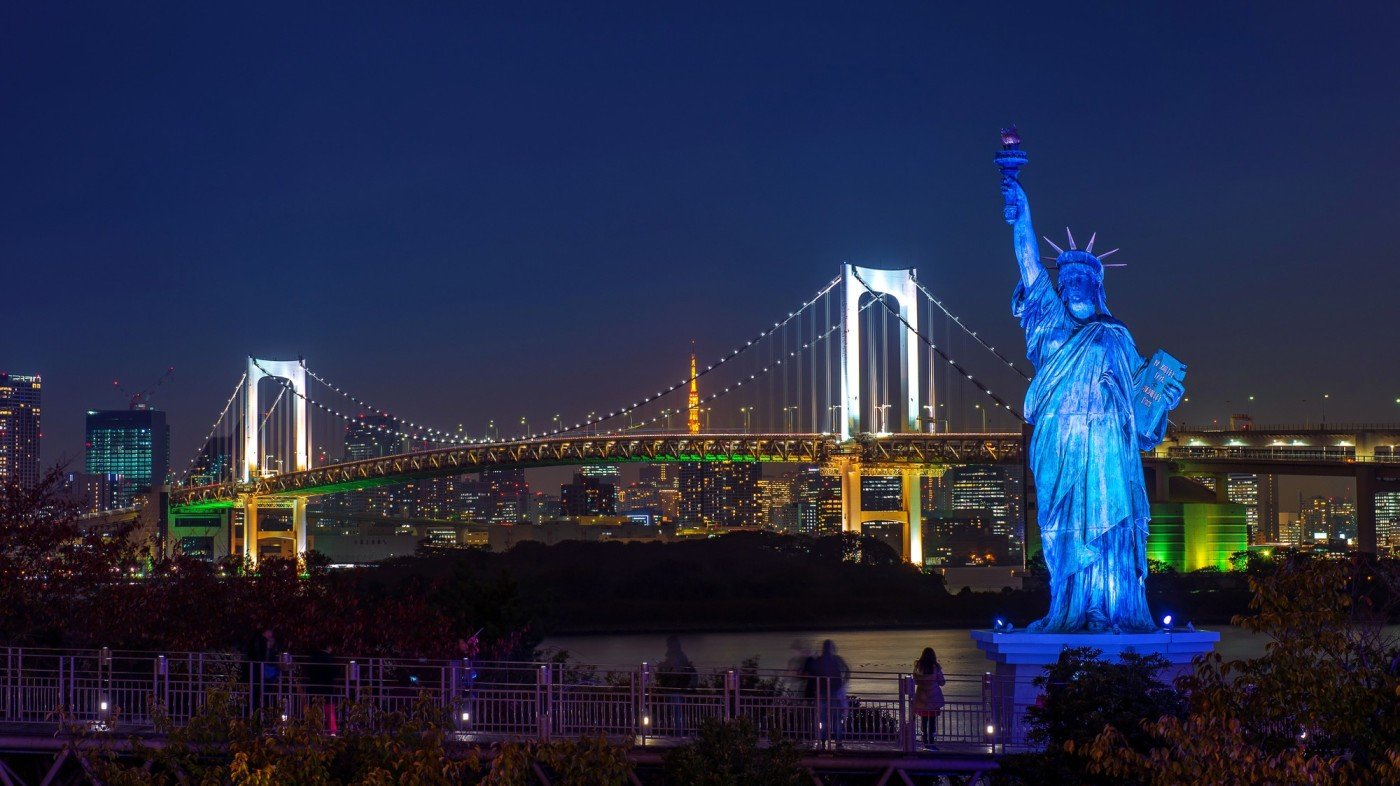 statue-rainbow-bridge-night-tokyo-japan (1)